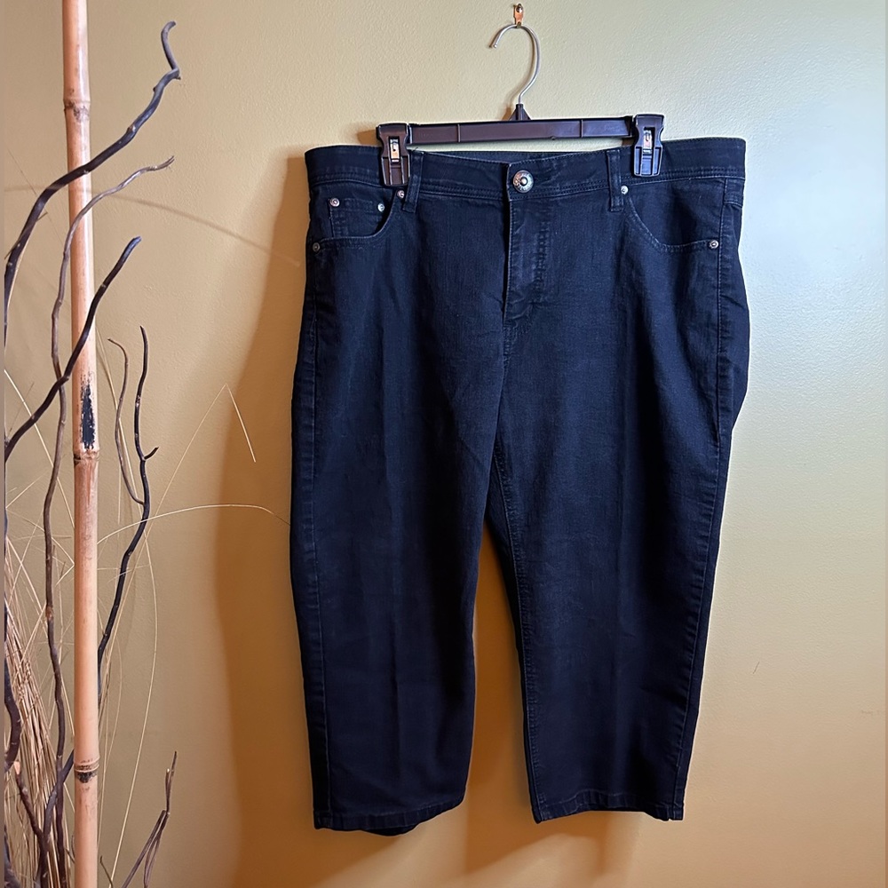 Ashley Stewart Comfort Waist / Tummy Tuck Capris - Size 14W